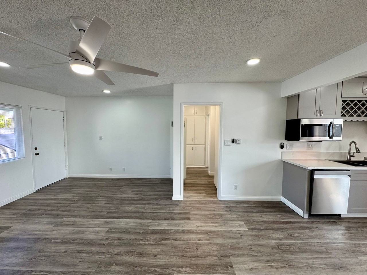 1027 Roswell Ave #4 - Photo 6 of 27