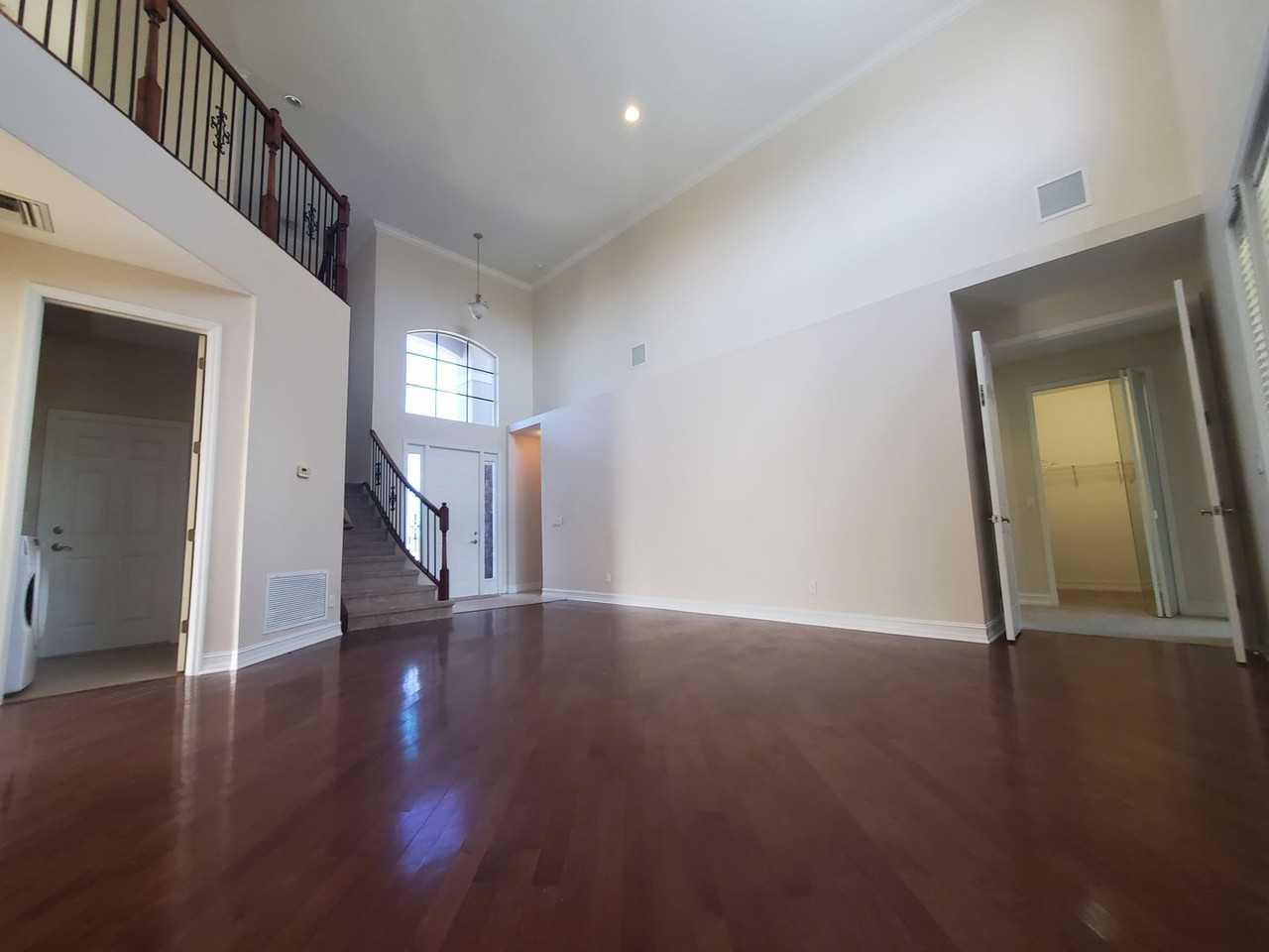 1249 Nw 37th Ave - Photo 5 of 19