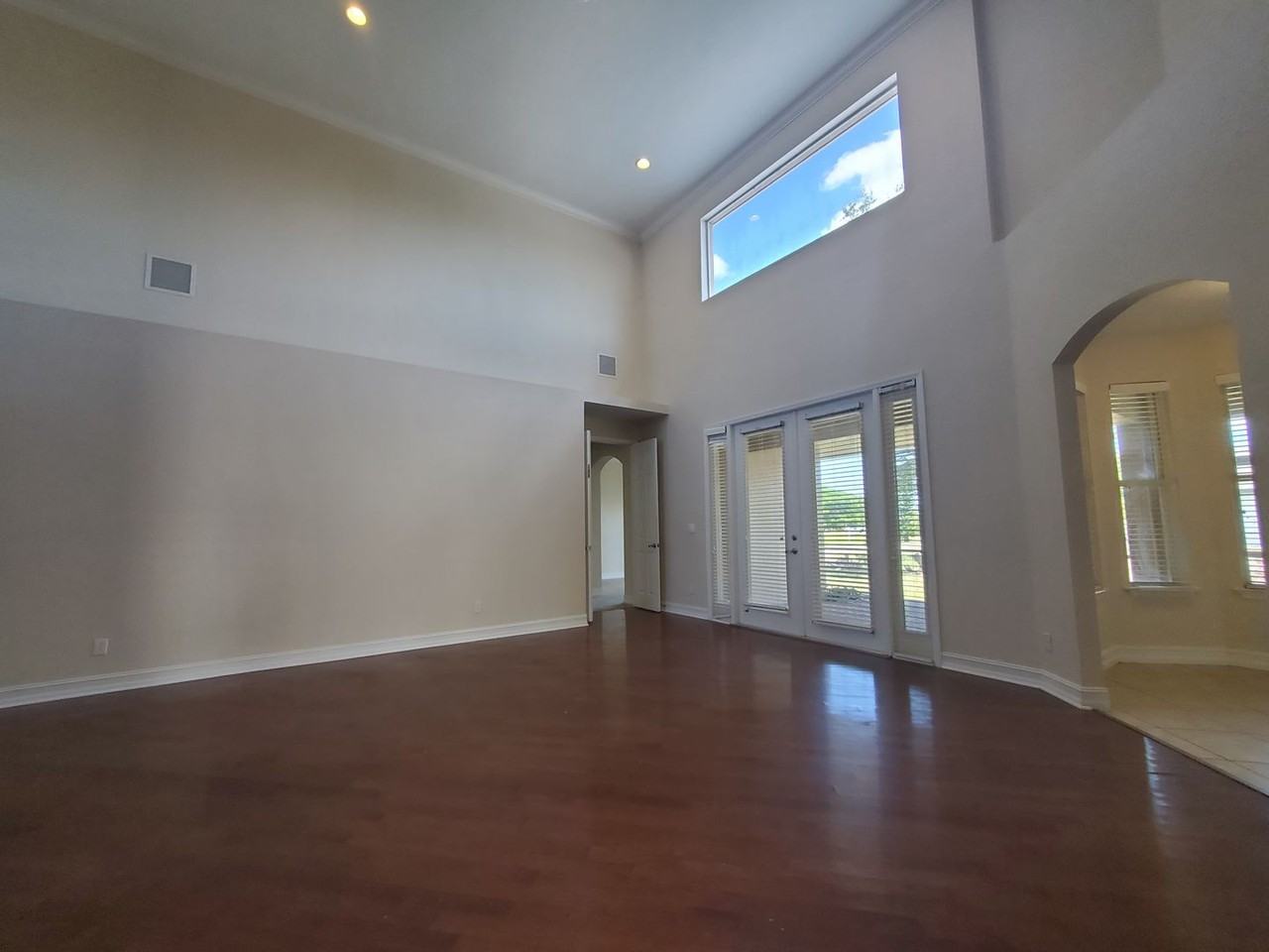 1249 Nw 37th Ave - Photo 6 of 19