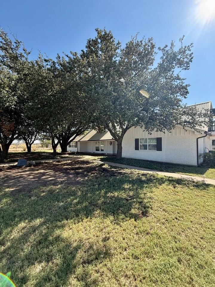 10203 Mineral Wells Hwy - Photo 2 of 27