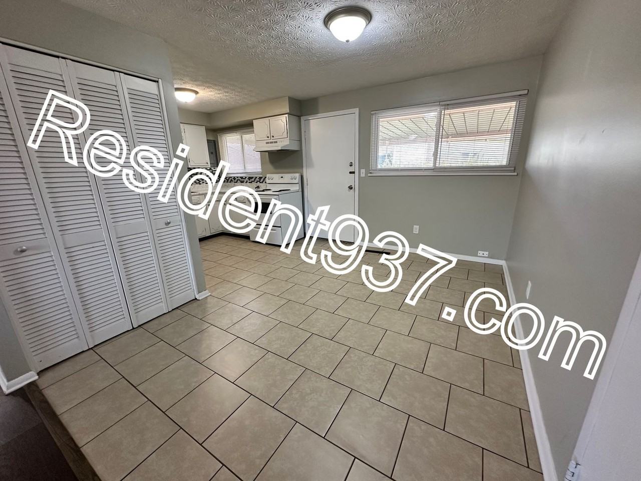 5884 Traymore Dr - Photo 5 of 20