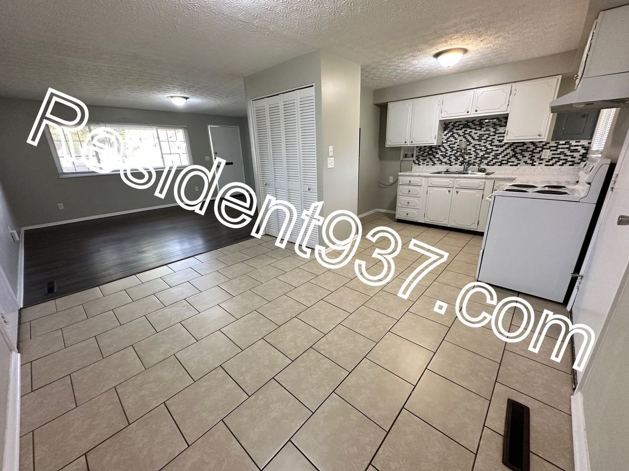 5884 Traymore Dr - Photo 6 of 20