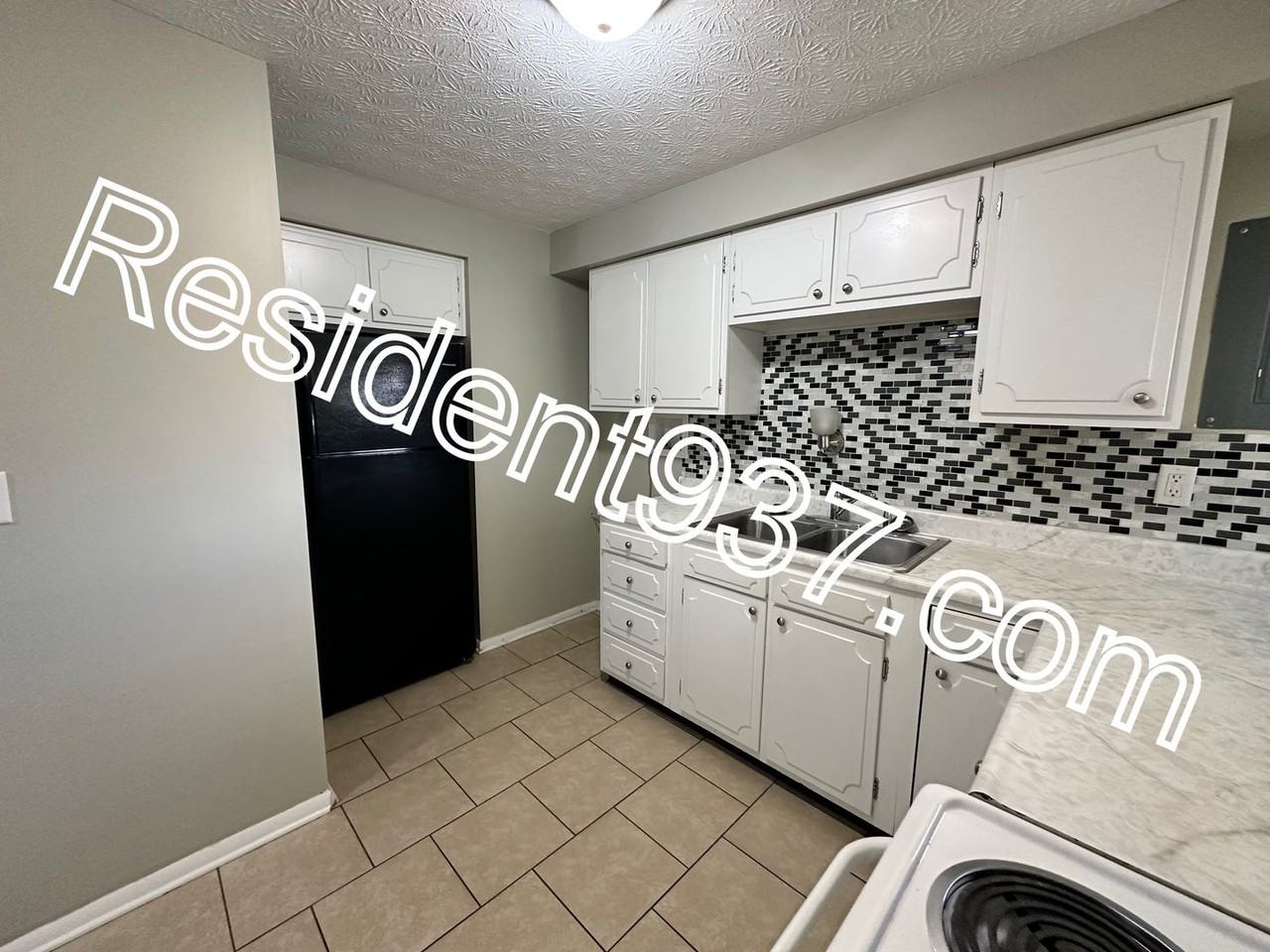 5884 Traymore Dr - Photo 7 of 20