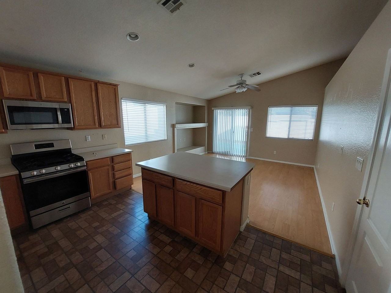 514 Dolphin Peak Ct - Photo 2 of 9