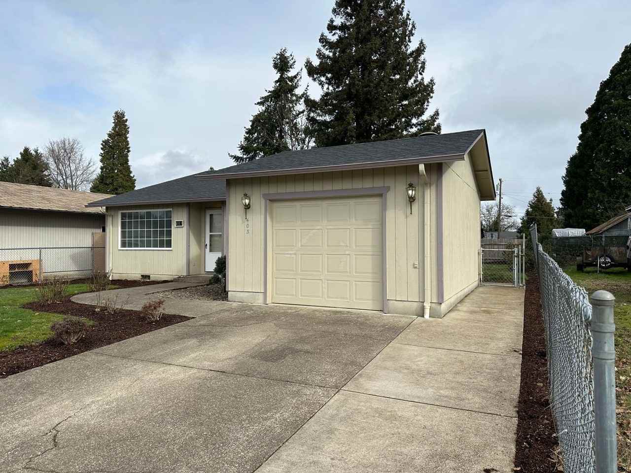 403 S 37th Pl - Photo 3 of 31