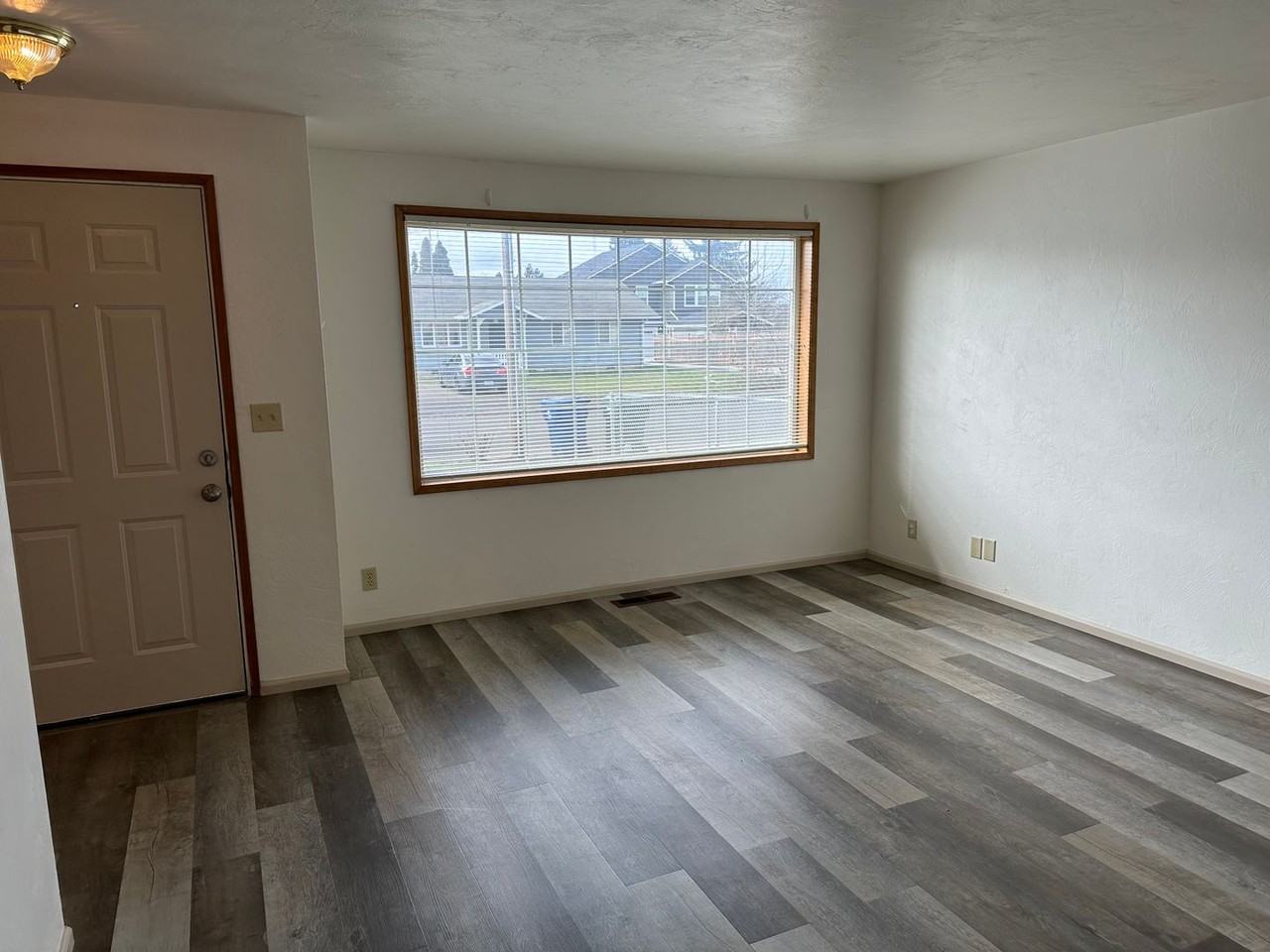 403 S 37th Pl - Photo 7 of 31