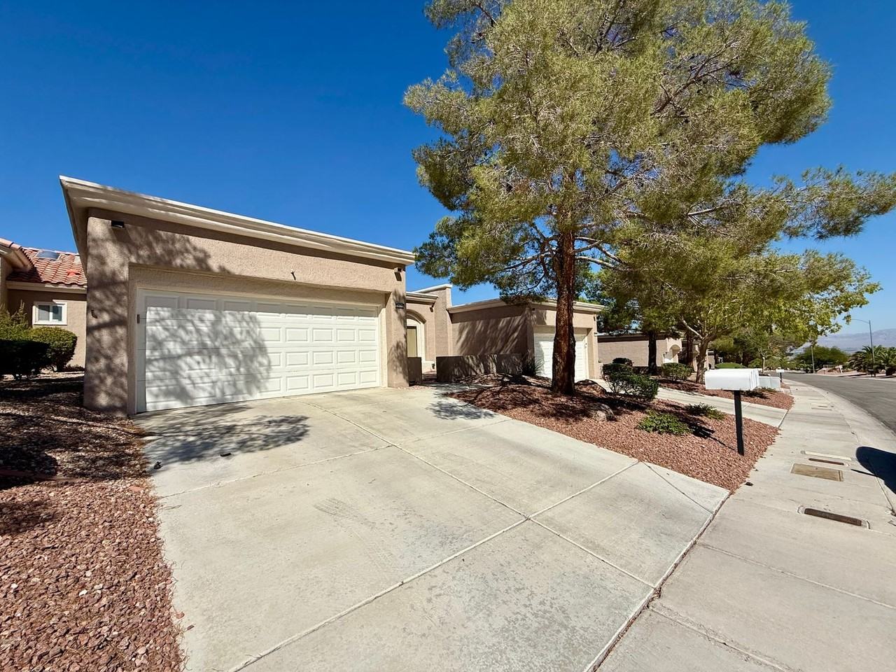 2629 Breakers Creek Drive - Photo 2 of 21