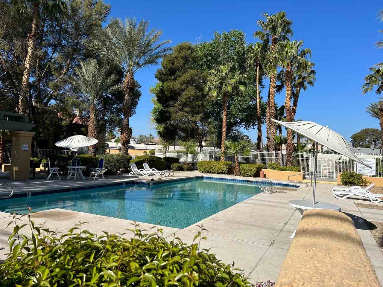 5166 South Jones Boulevard - Photo 3 of 21