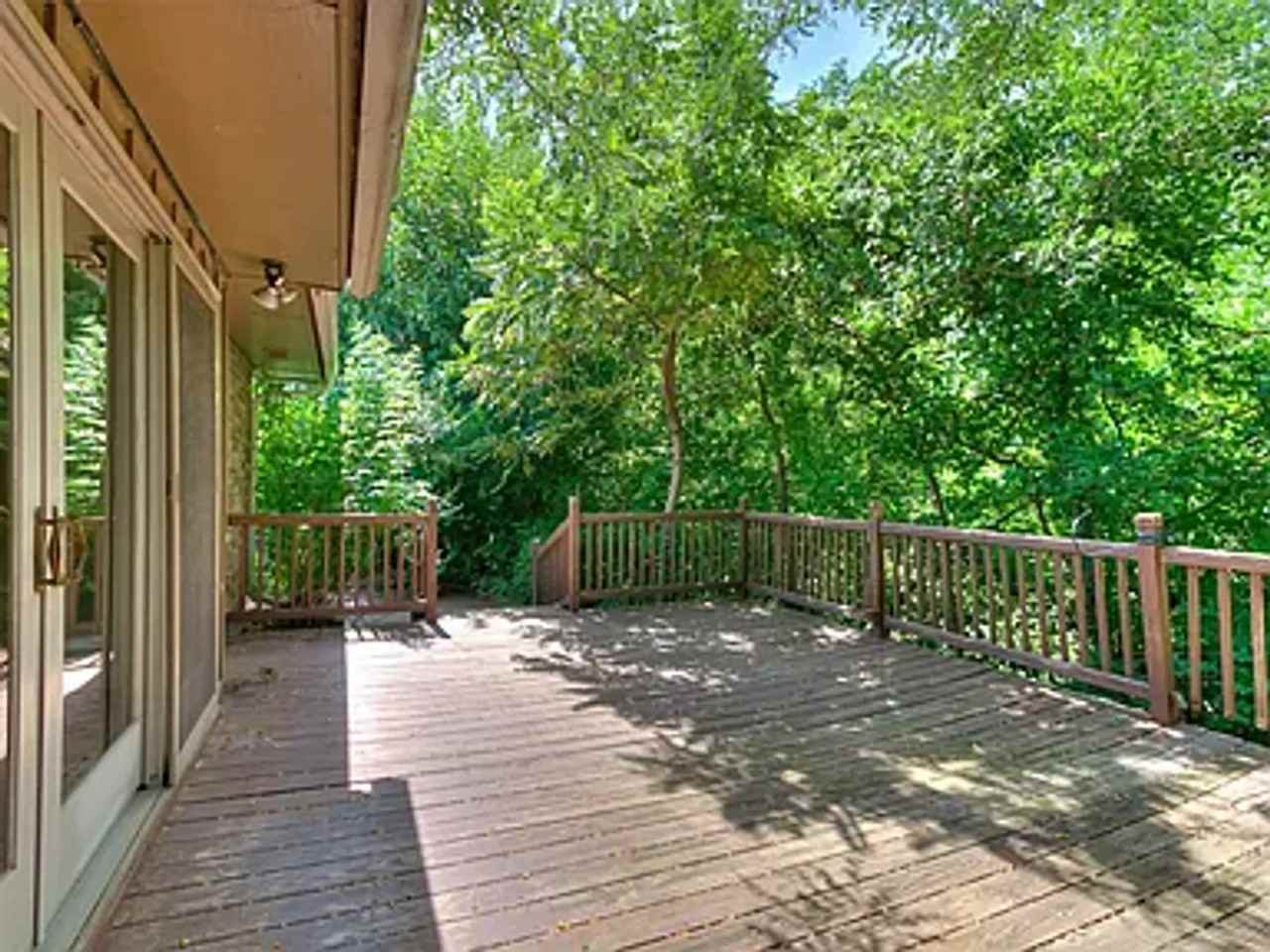 11221 Dover Ct - Photo 3 of 13