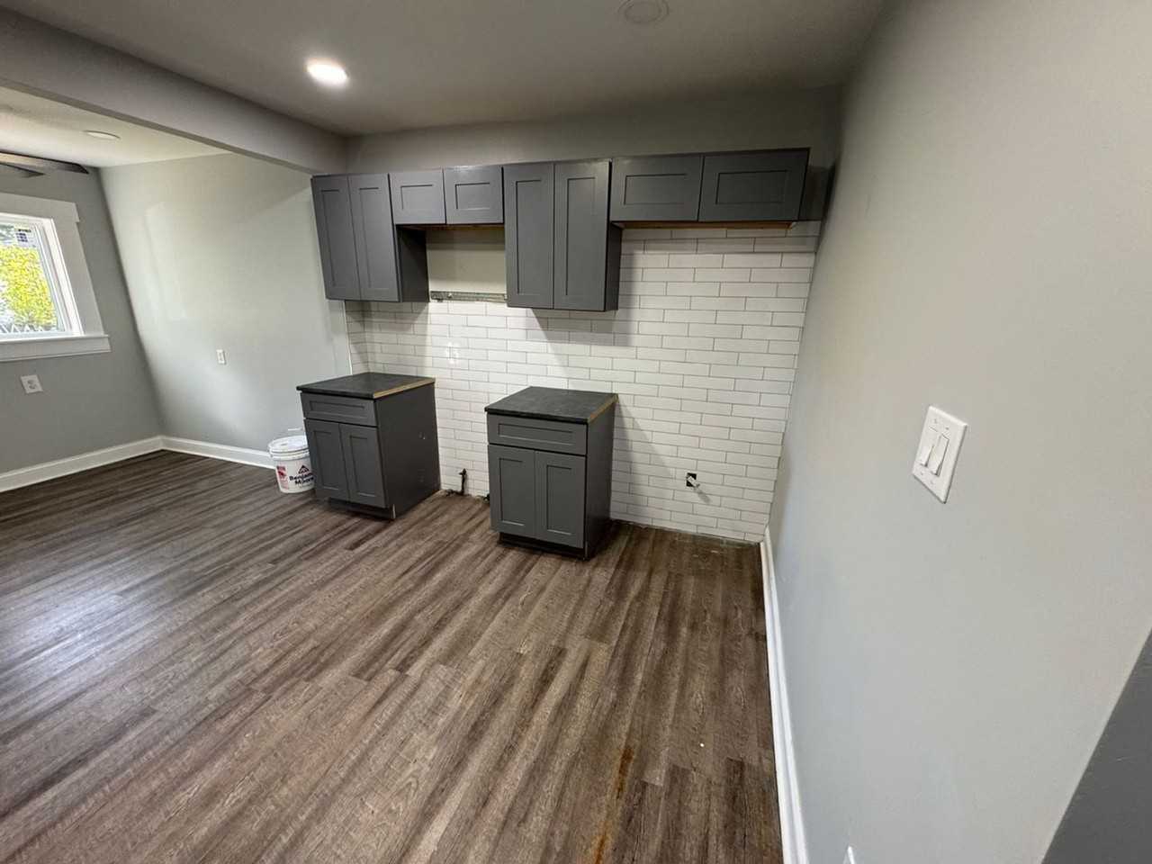 384 Clarendon Ave - Photo 3 of 19