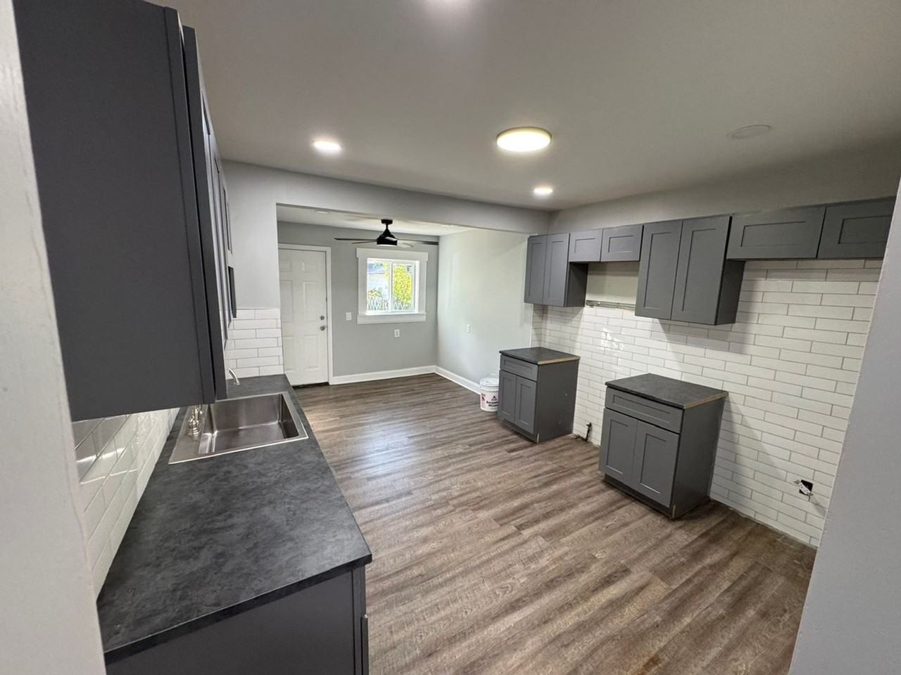 384 Clarendon Ave - Photo 5 of 19