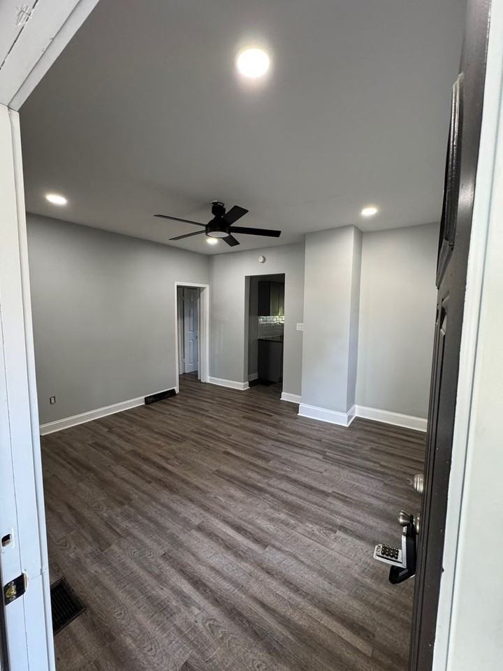 384 Clarendon Ave - Photo 7 of 19