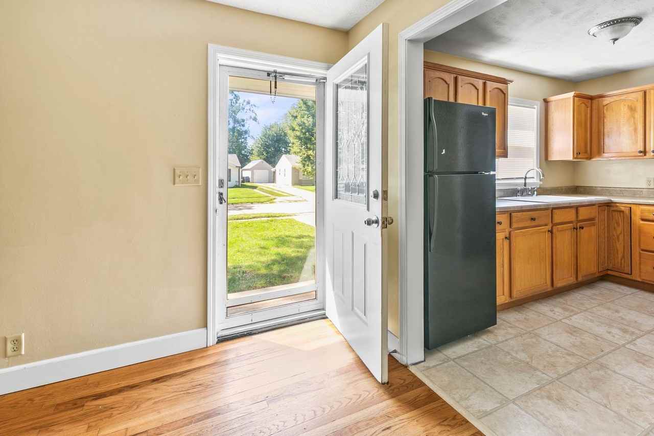 2609 Crawford St - Photo 3 of 18