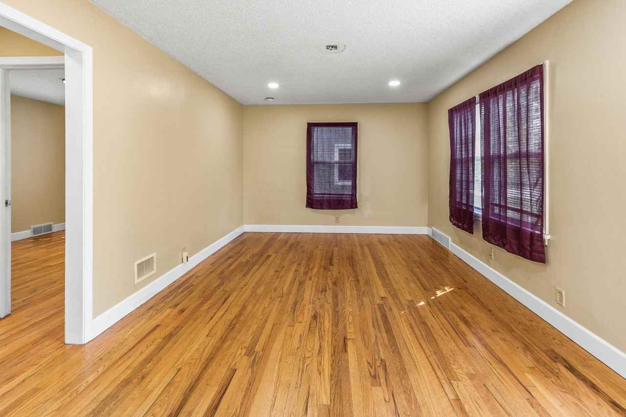 2609 Crawford St - Photo 4 of 18