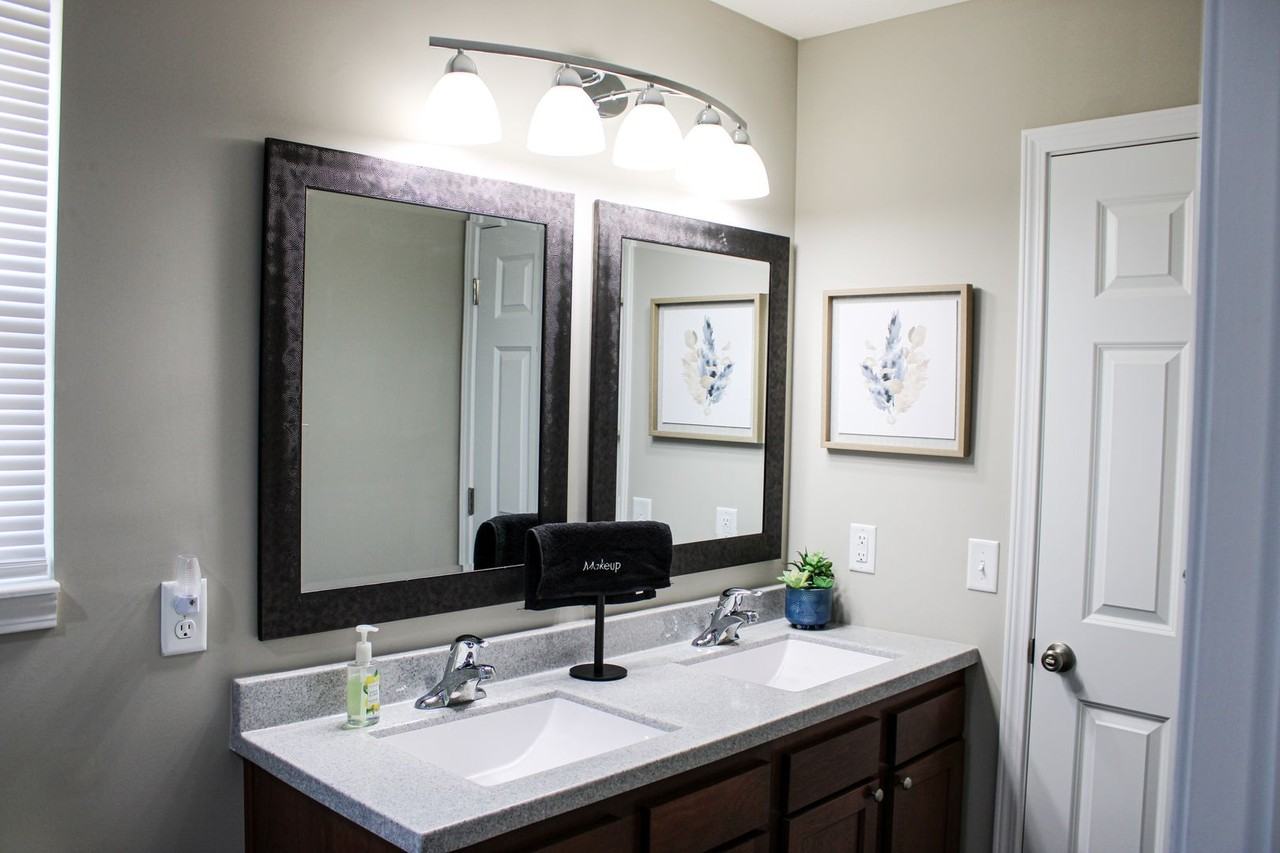 430 Ridgelawn Ave - Photo 2 of 43