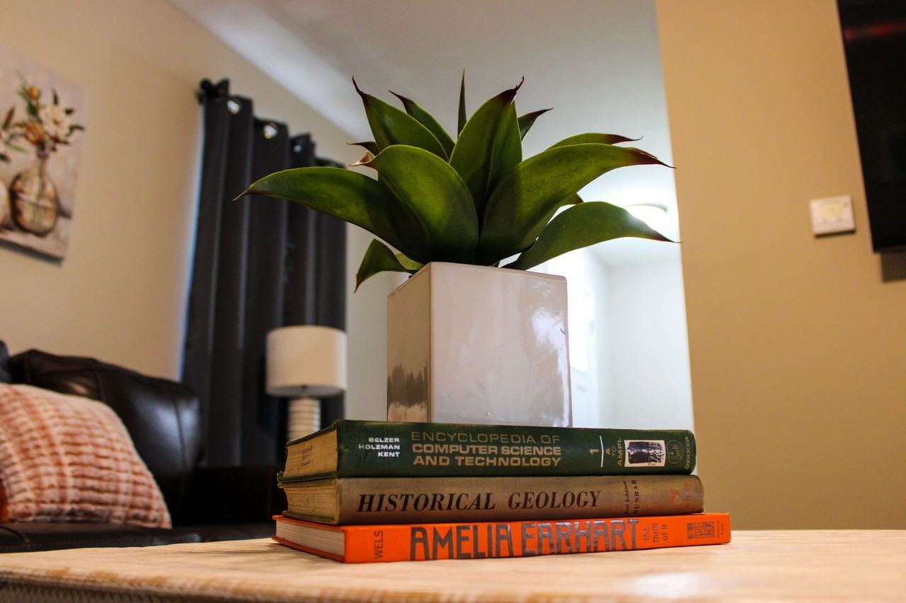 430 Ridgelawn Ave - Photo 3 of 43