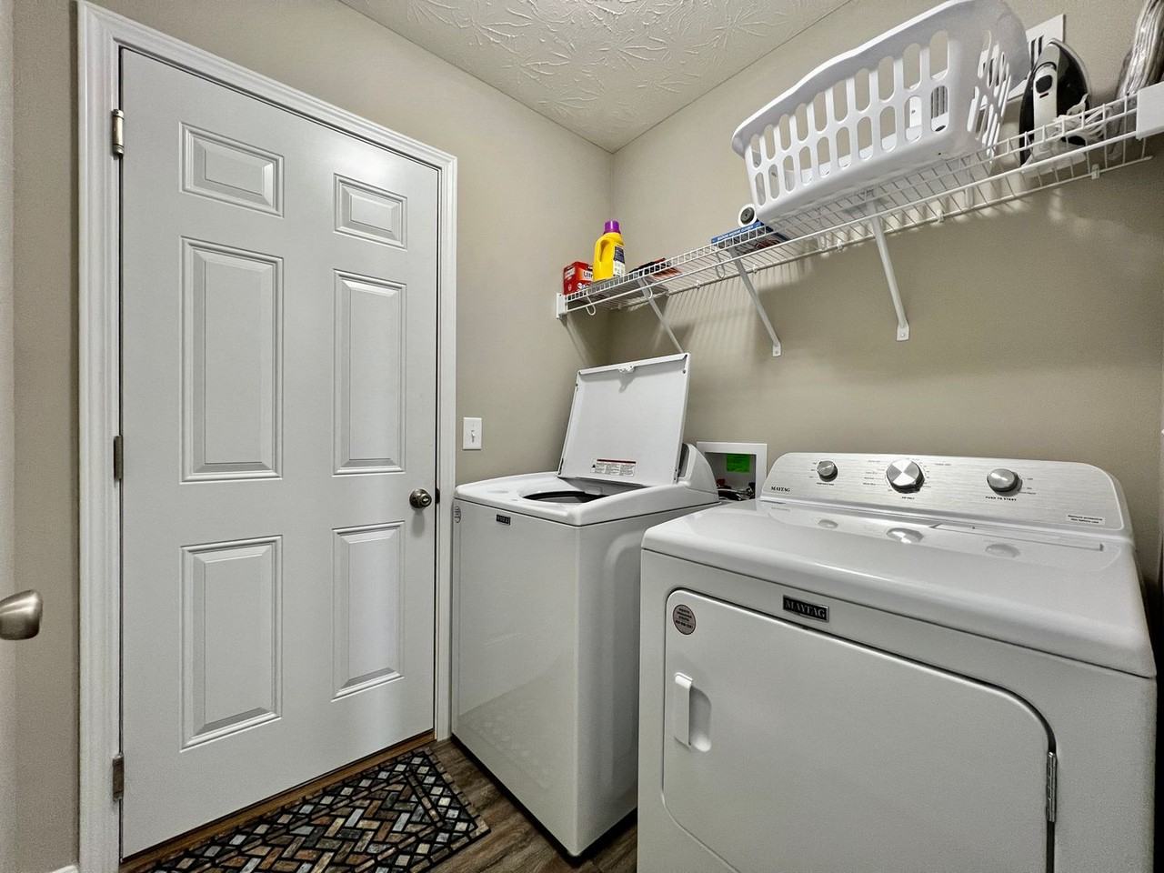 430 Ridgelawn Ave - Photo 7 of 43