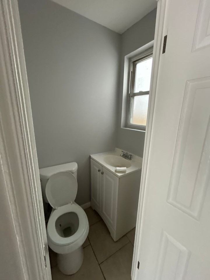 24 E Abbottsford Ave - Photo 2 of 14