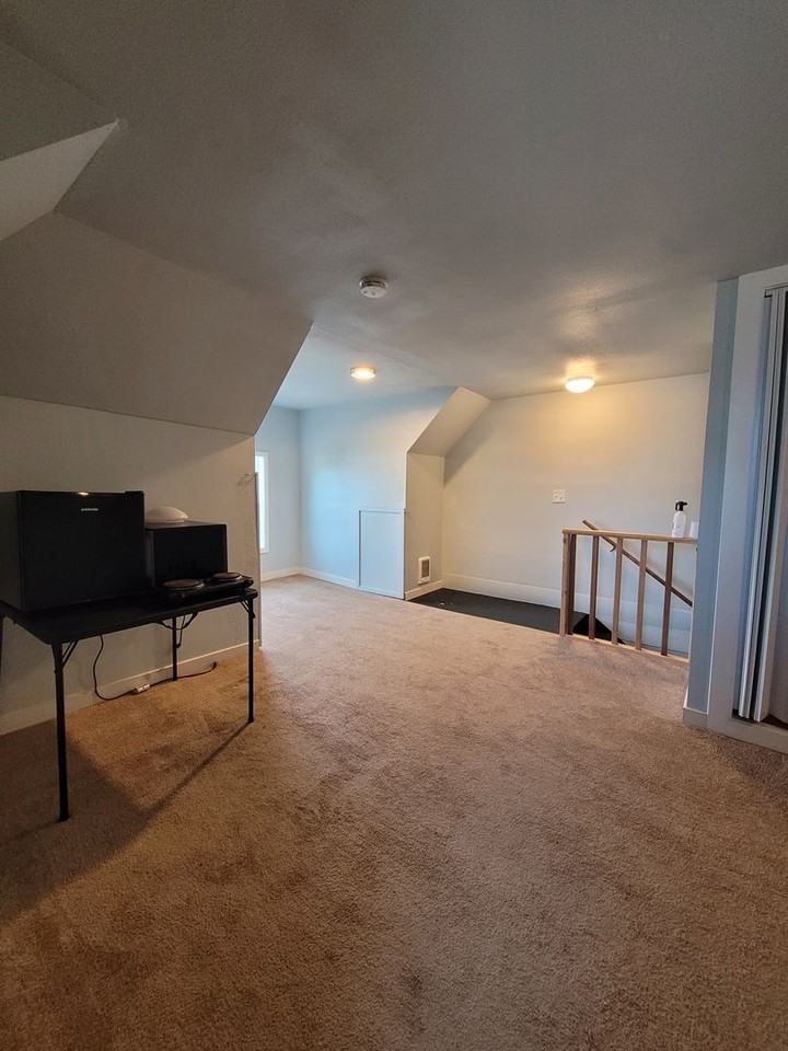 435 Ash St. - Photo 4 of 14