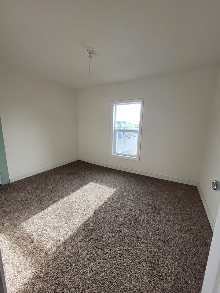 435 Ash St. - Photo 7 of 14