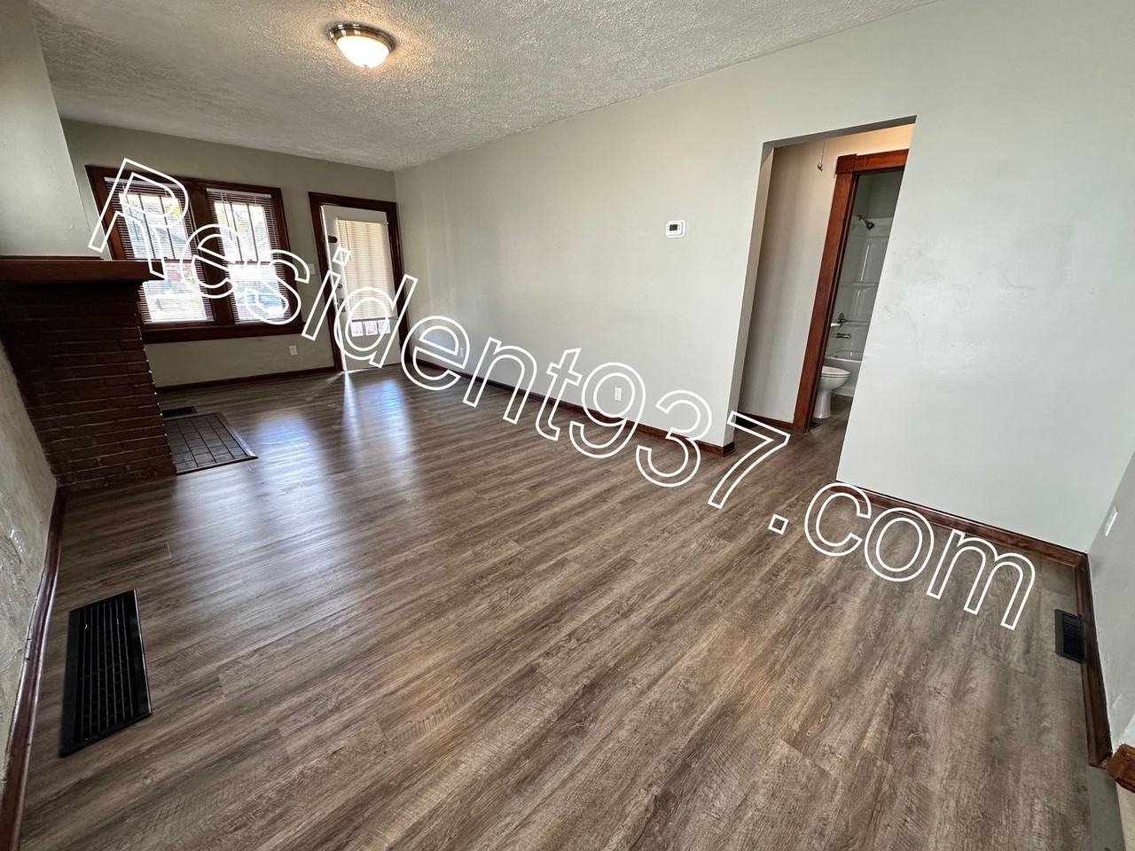 131 Eugene Ave - Photo 3 of 15