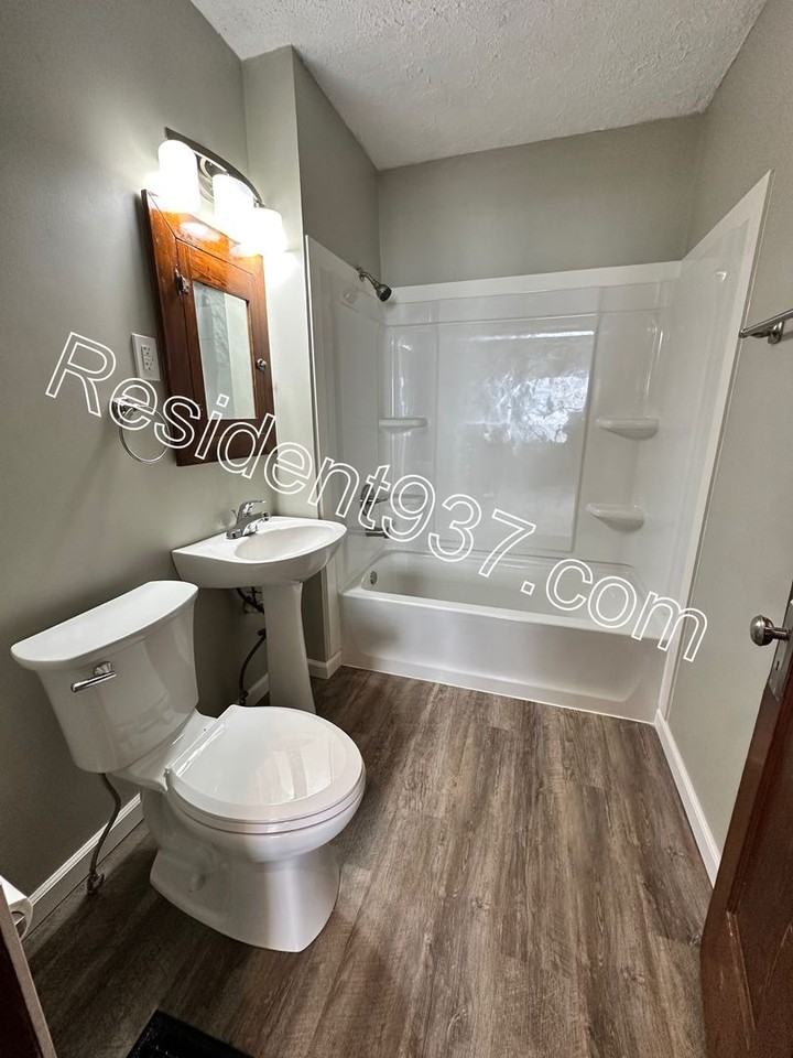 131 Eugene Ave - Photo 6 of 15