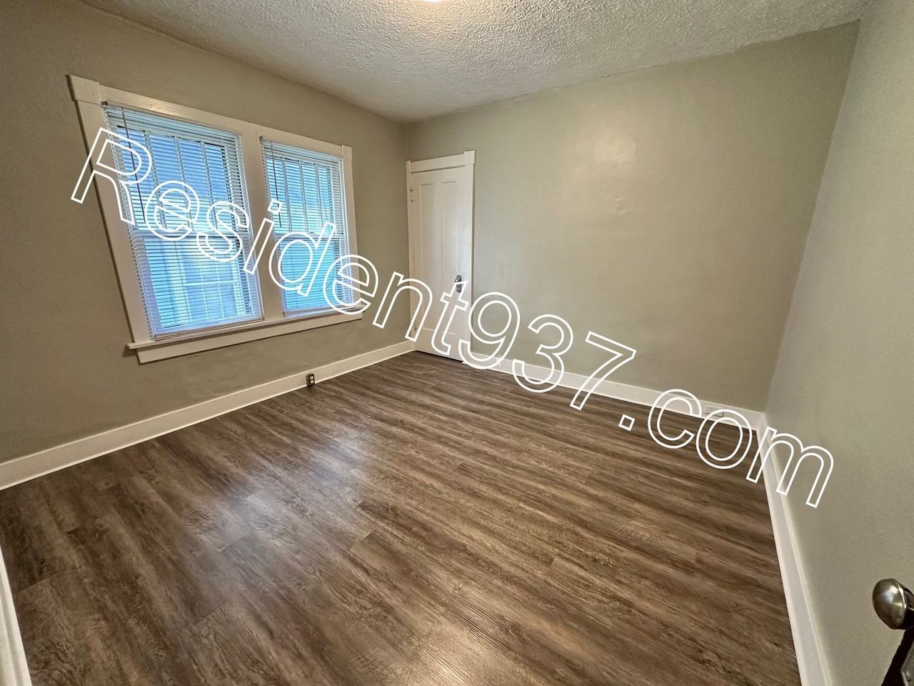 131 Eugene Ave - Photo 7 of 15