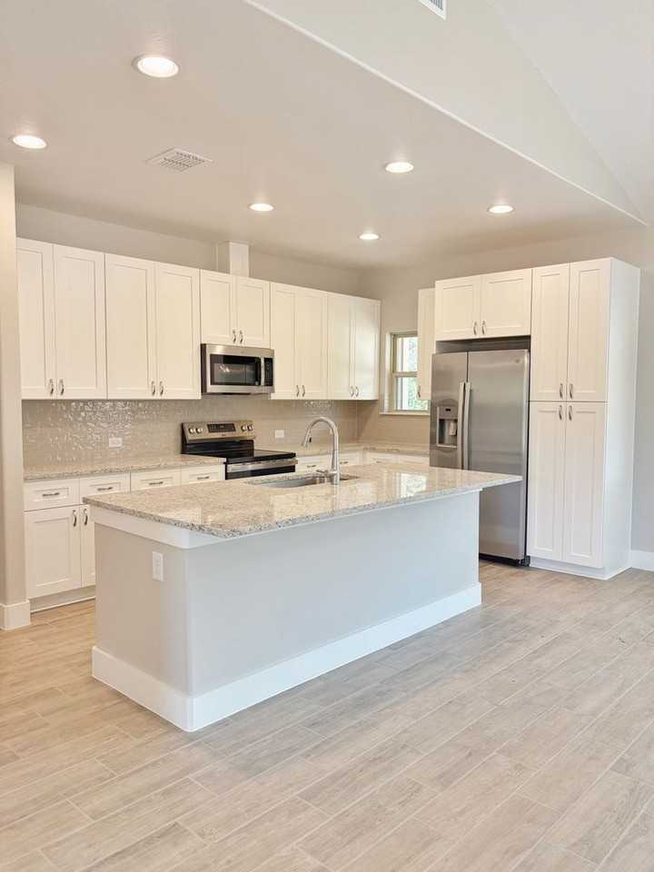 7206 7206 State Highway 16 S - Photo 2 of 8