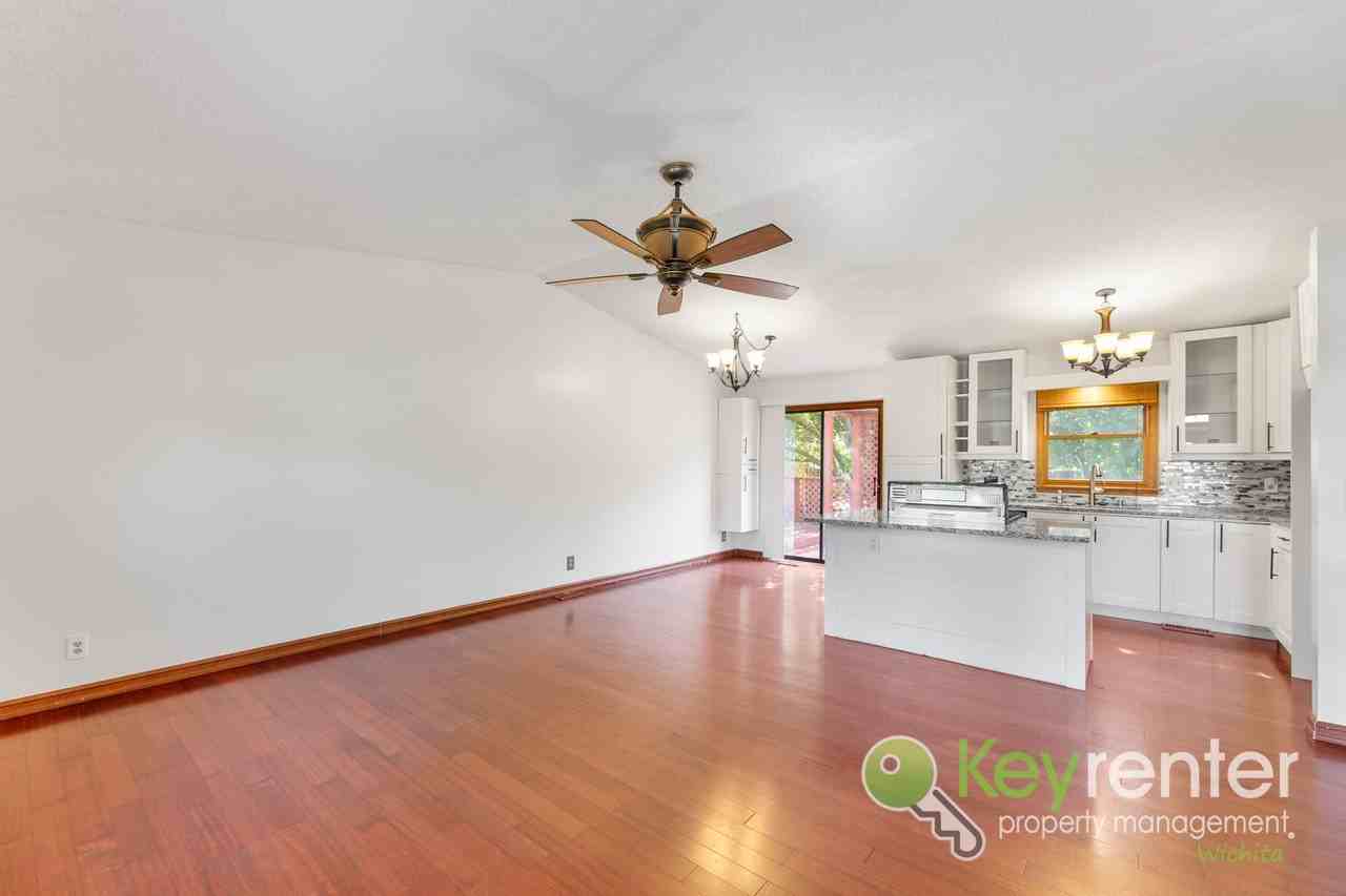 5619 Croyden Cir - Photo 3 of 28