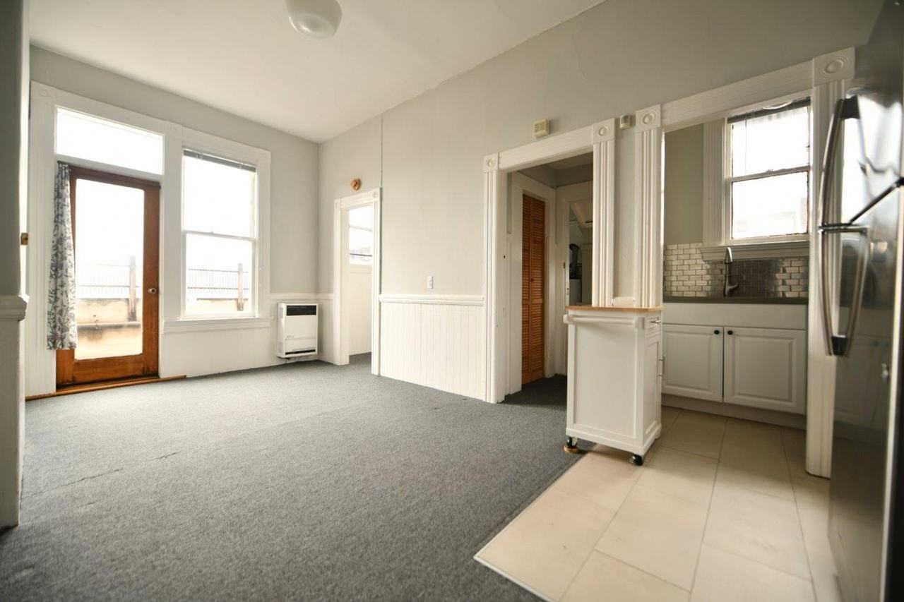 2111 Vine St - Photo 2 of 18