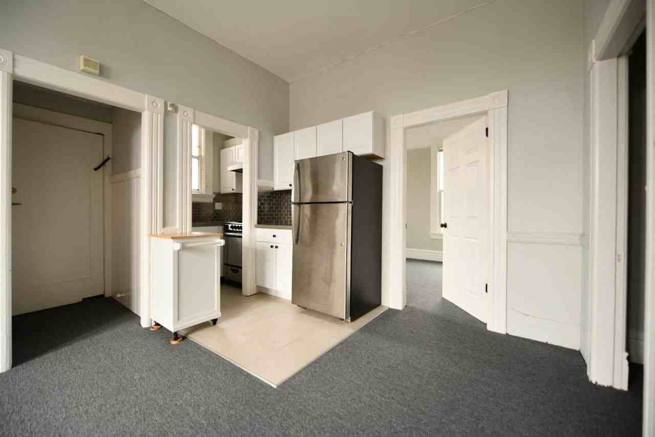 2111 Vine St - Photo 4 of 18