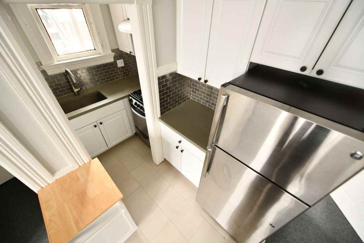 2111 Vine St - Photo 5 of 18