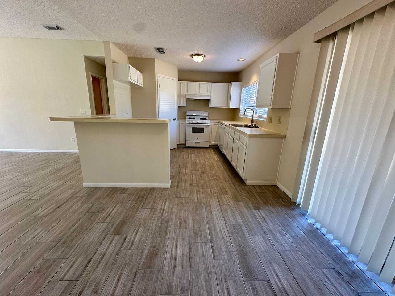 18074 Glenledi Dr - Photo 6 of 28