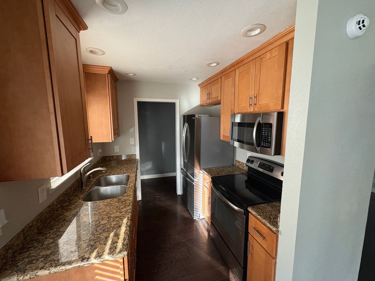 550 W H St - Photo 2 of 13