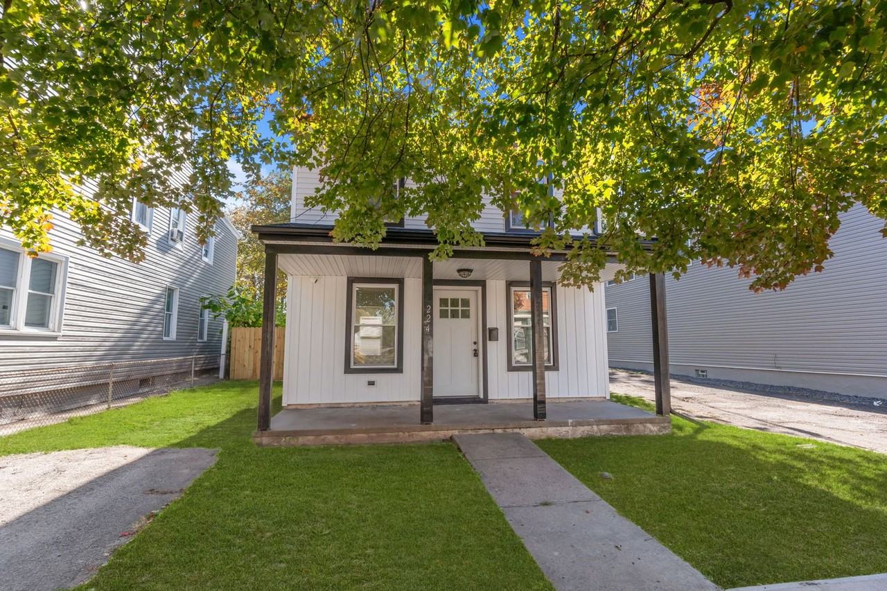 224 Buckley St - Photo 3 of 35