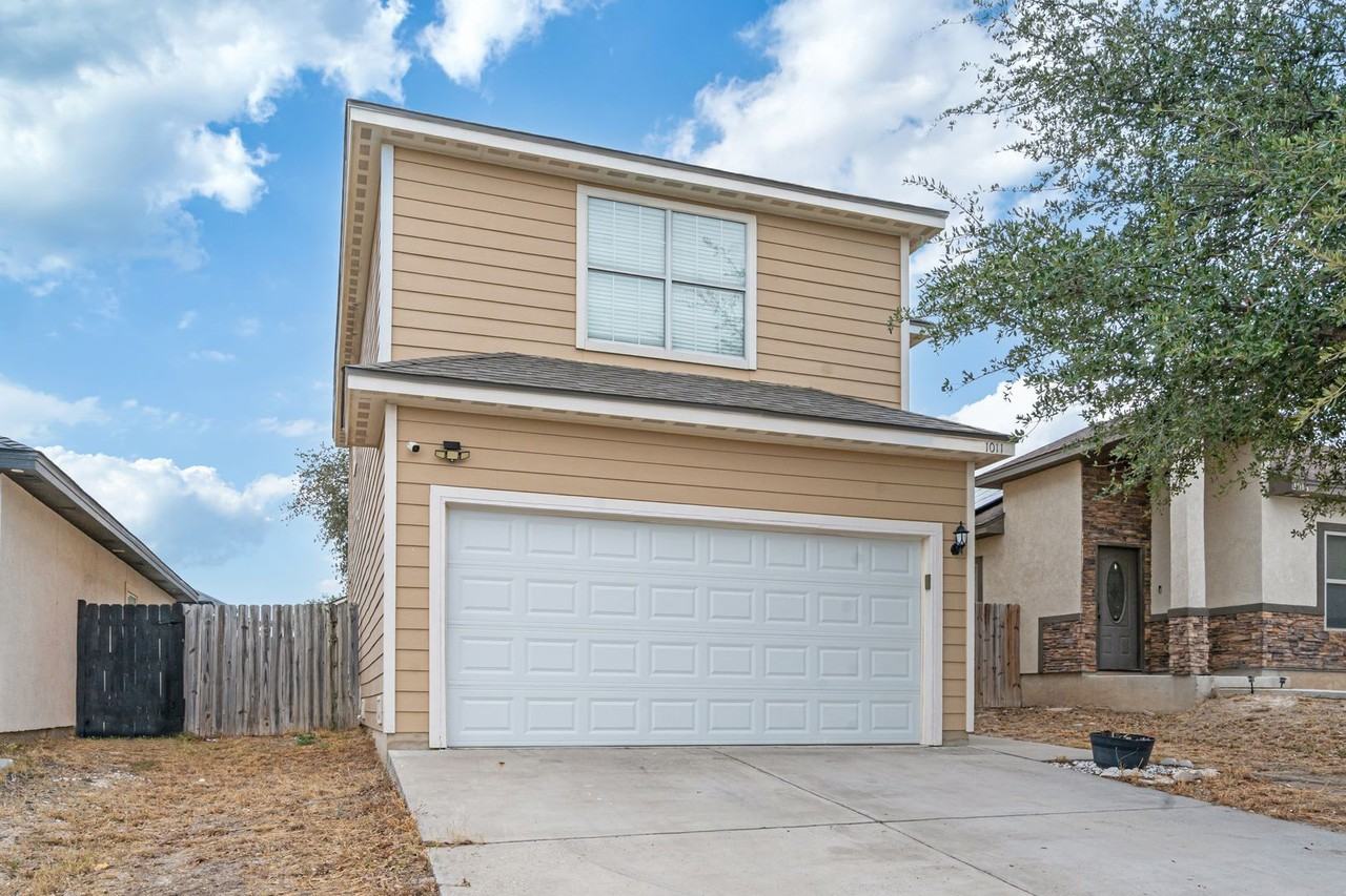 1011 Tesoro Hills - Photo 3 of 26