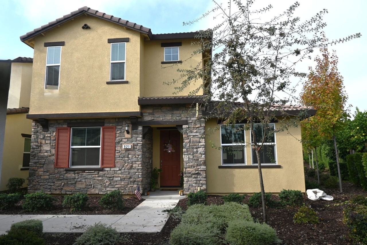 921 Posey St - Photo 2 of 23