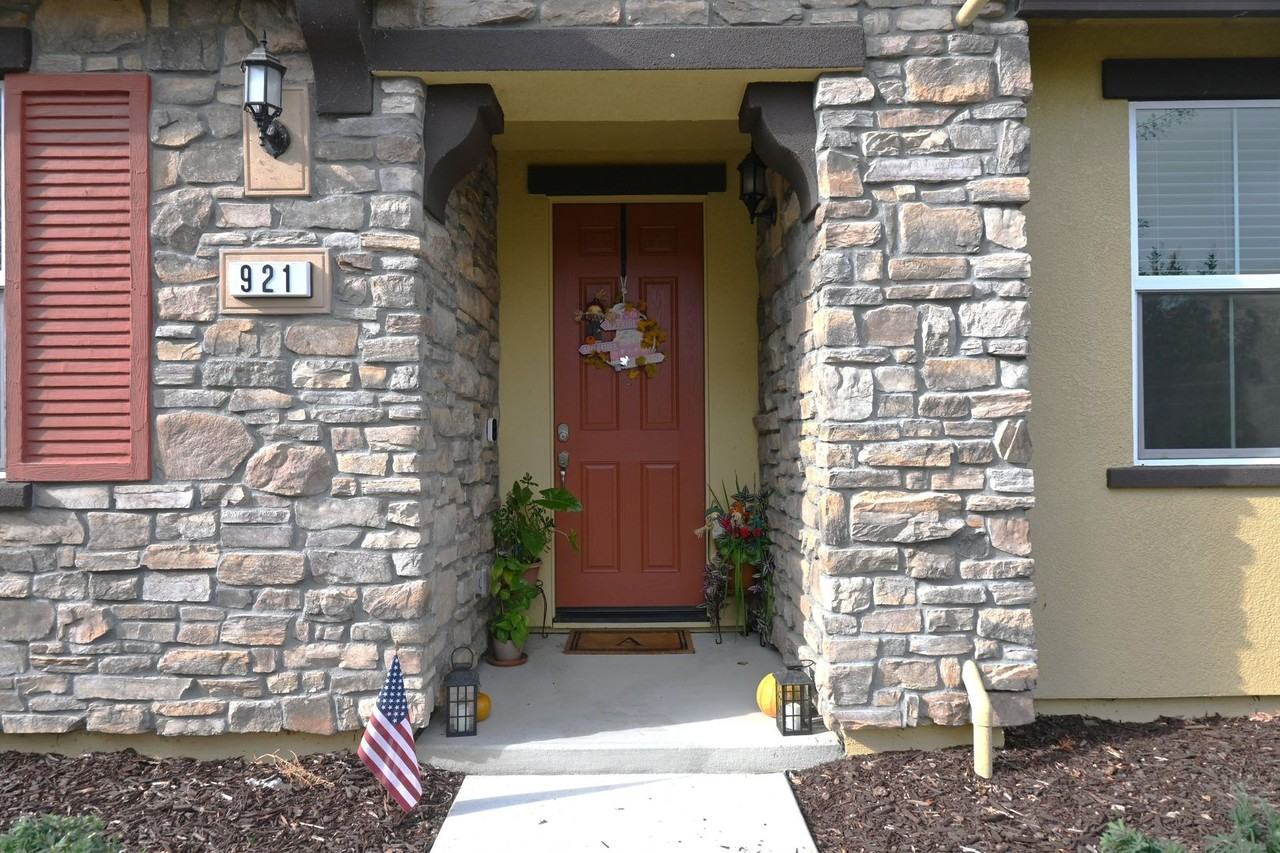 921 Posey St - Photo 3 of 23