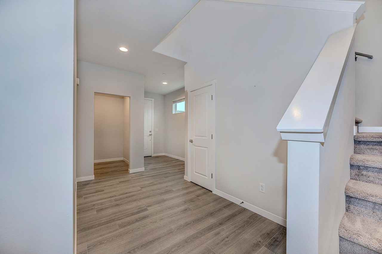 8793 75th Pl Ne - Photo 3 of 27