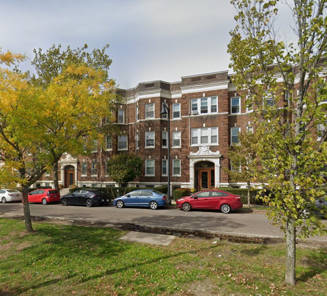 1625 Commonwealth Ave - Photo 7 of 9