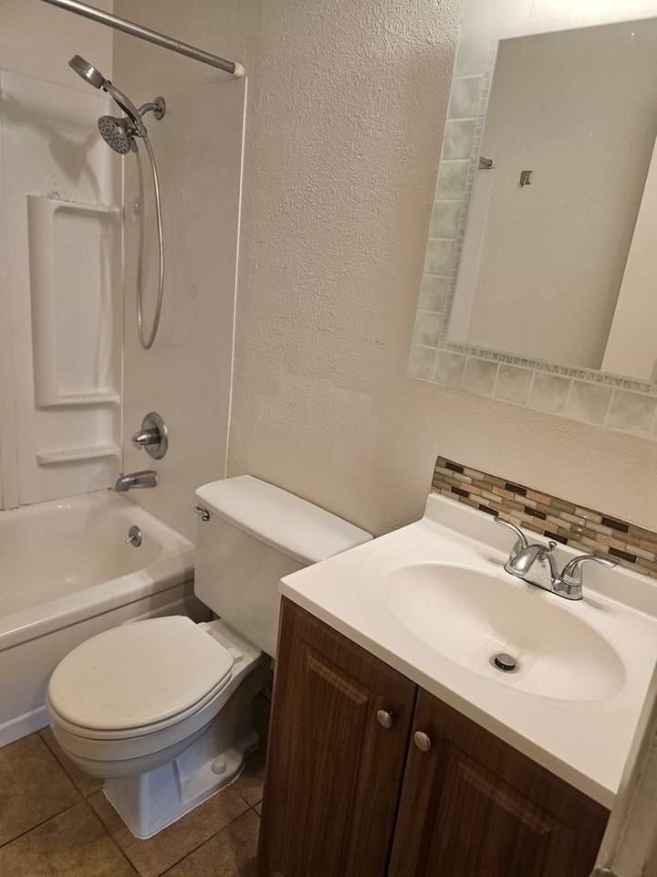 HIlltop Manor - Photo 4 of 4