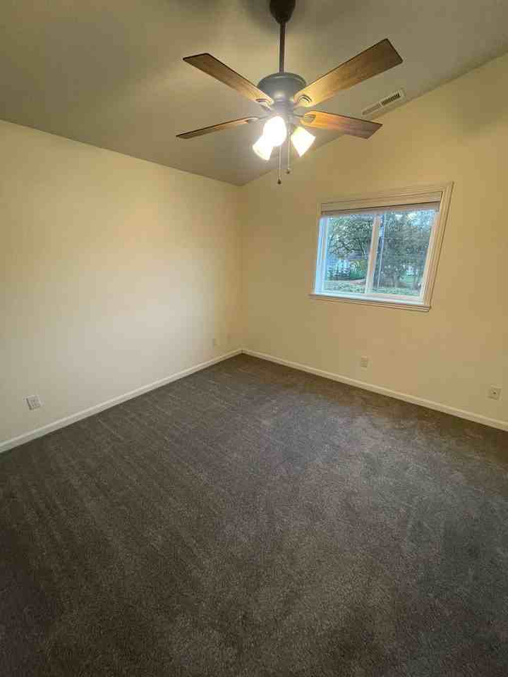 970 Salamander Rd Se - Photo 4 of 25