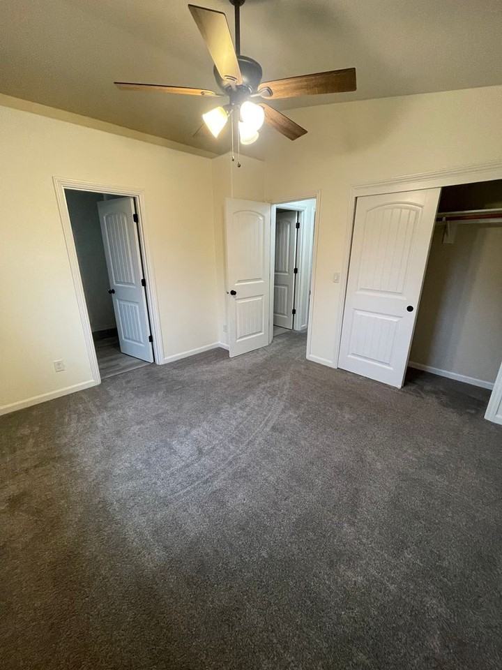 970 Salamander Rd Se - Photo 5 of 25