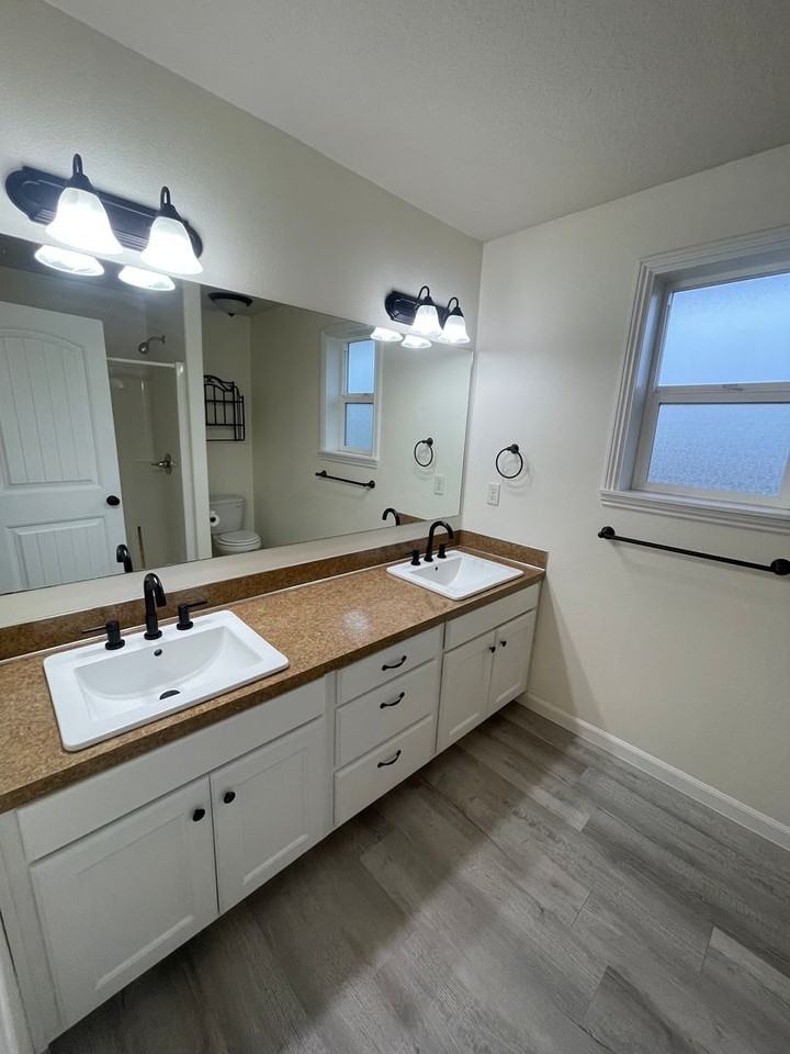 970 Salamander Rd Se - Photo 6 of 25