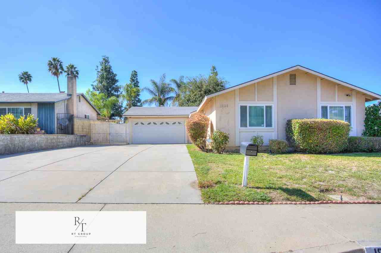1829 Blue Haven Dr - Photo 2 of 29