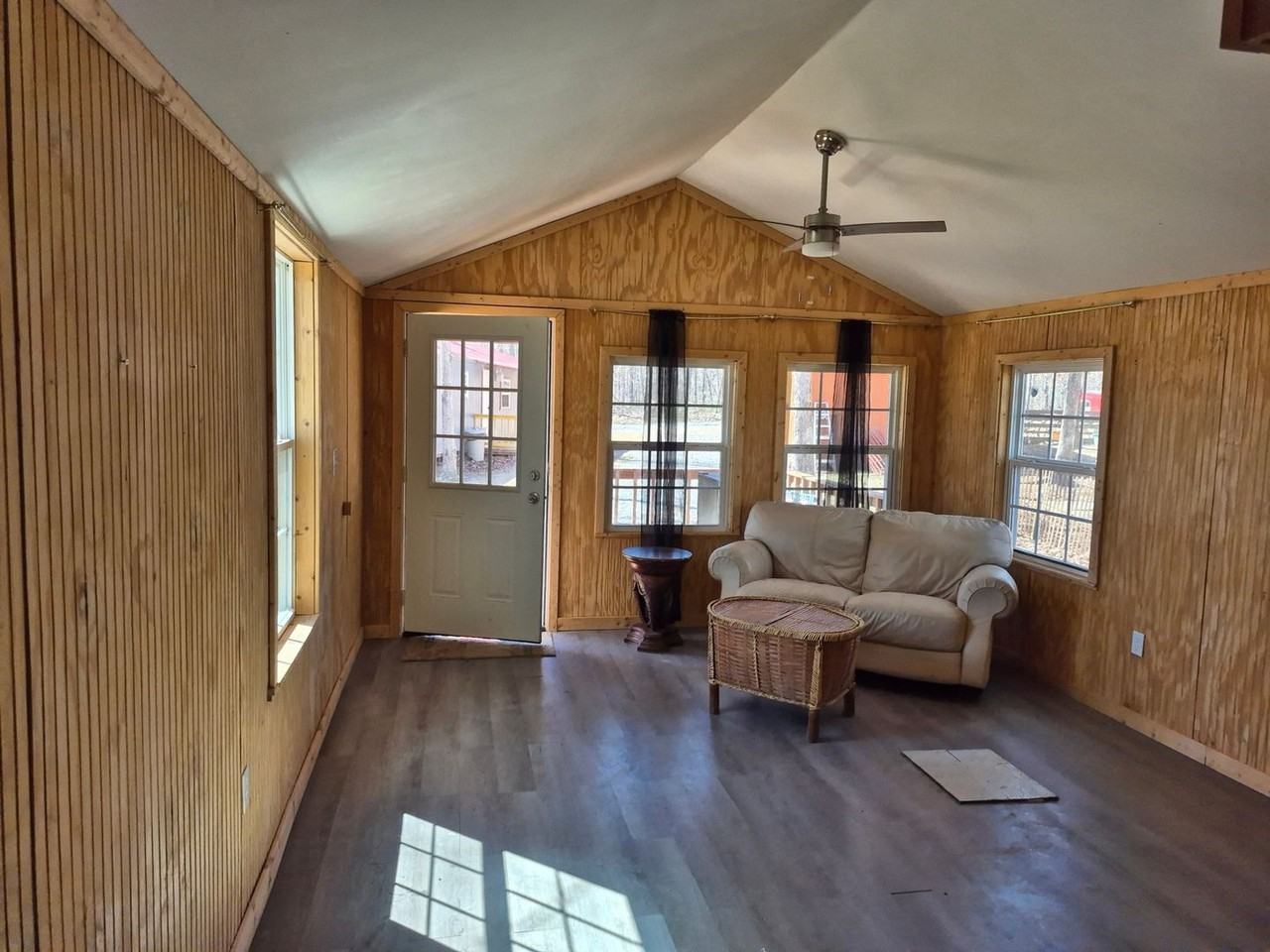 500 Southwinds Drive - Photo 4 of 11