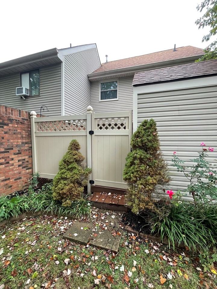 338 Oxford Dr - Photo 2 of 17