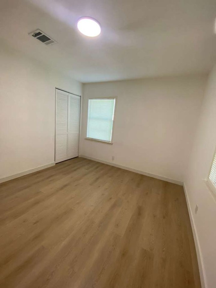 7539 Carothers St - Photo 3 of 19