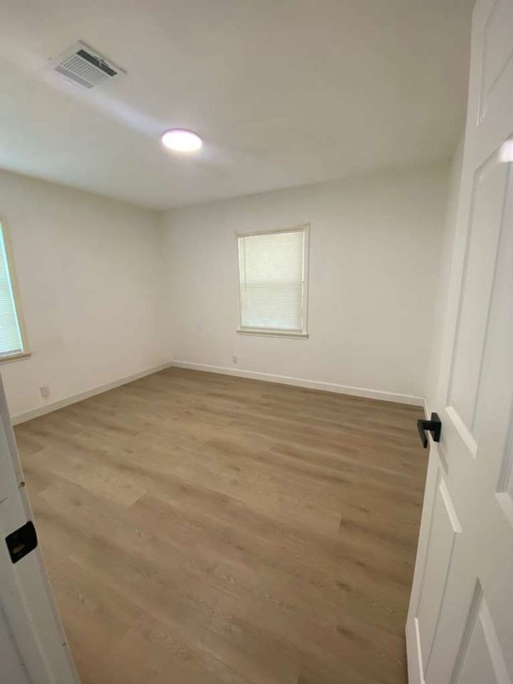 7539 Carothers St - Photo 4 of 19