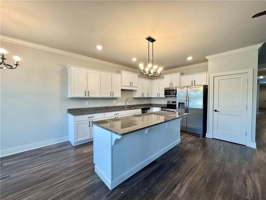 832 Ne Heights Ln - Photo 7 of 34